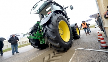 Testy porównawcze nowej opony rolniczej Bridgestone VT-Tractor we Włoszech.